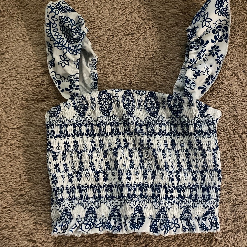 Cute ruffle sleeve top